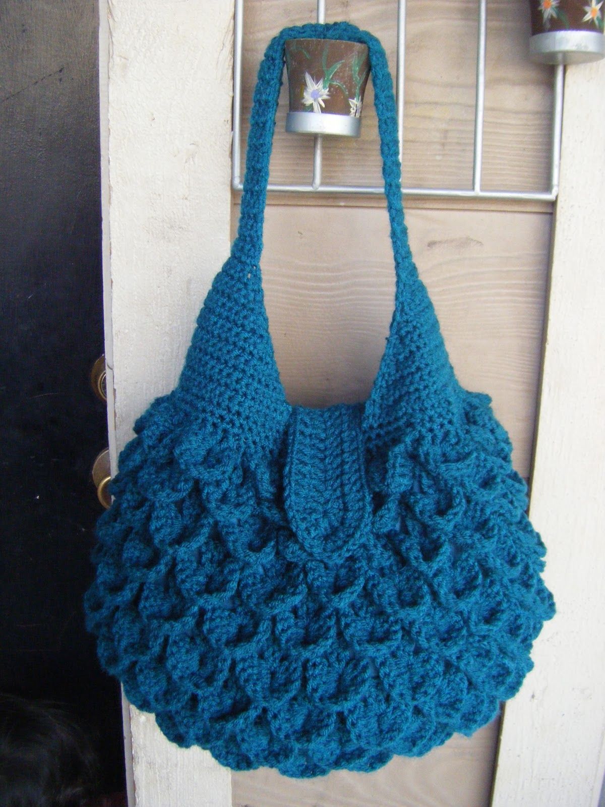 CROCHET FREE HANDBAG PATTERN - Crochet Club | Crochet bag, Crochet bag