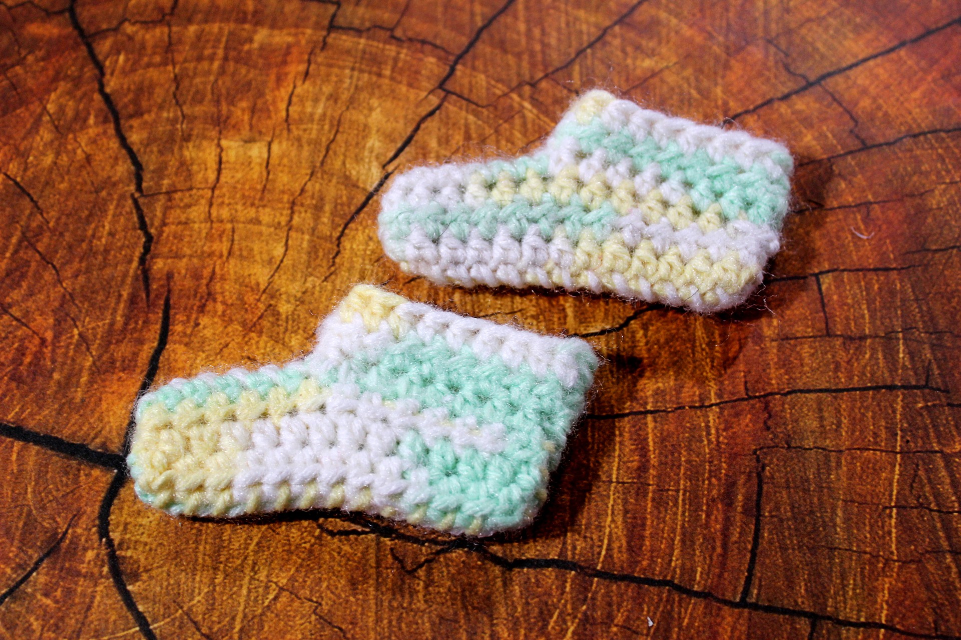 Easy Peasy Baby Booties Free Crochet Pattern - Crochet With Kim