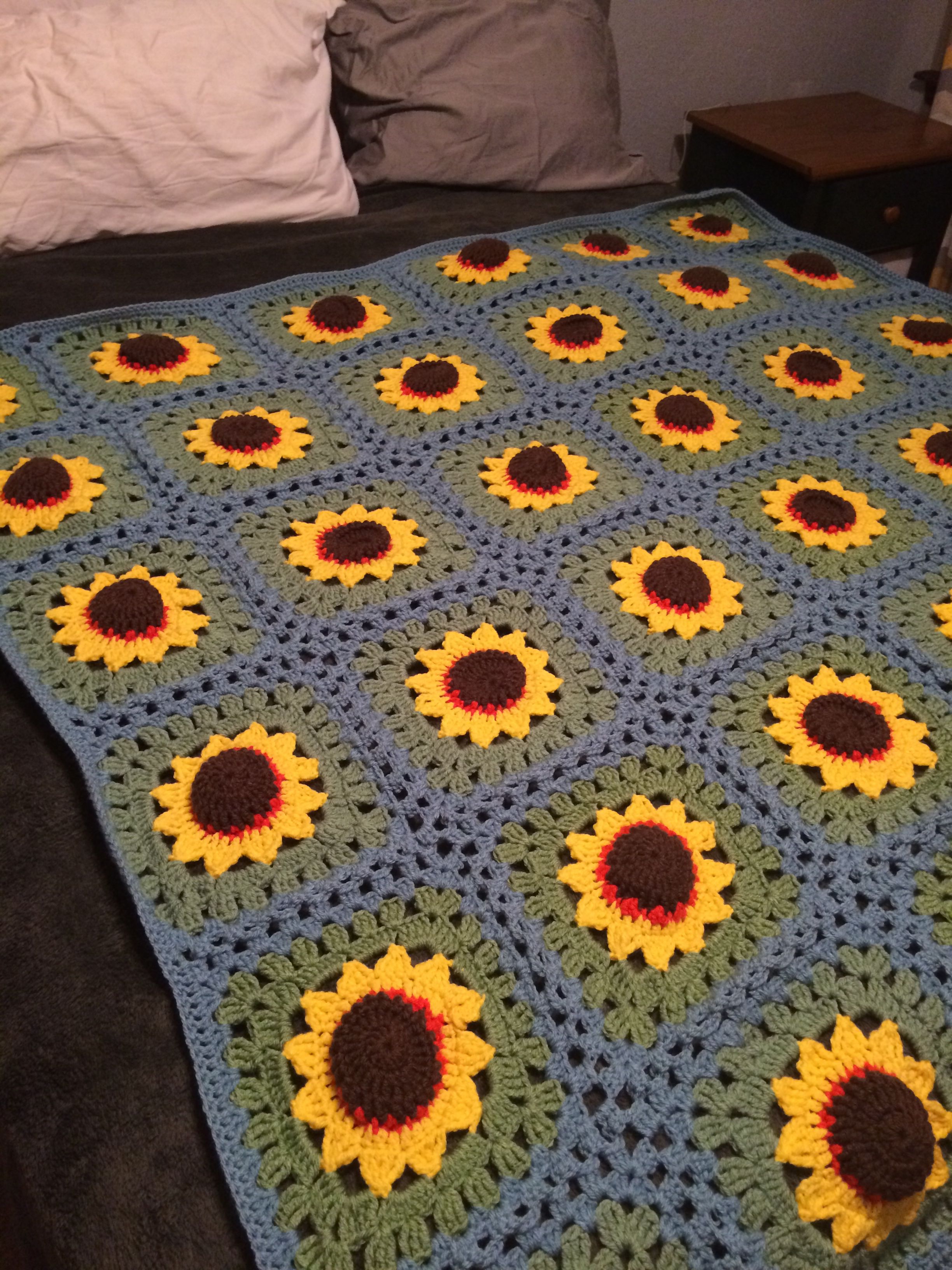 Sunflower granny square blanket | Granny square crochet pattern